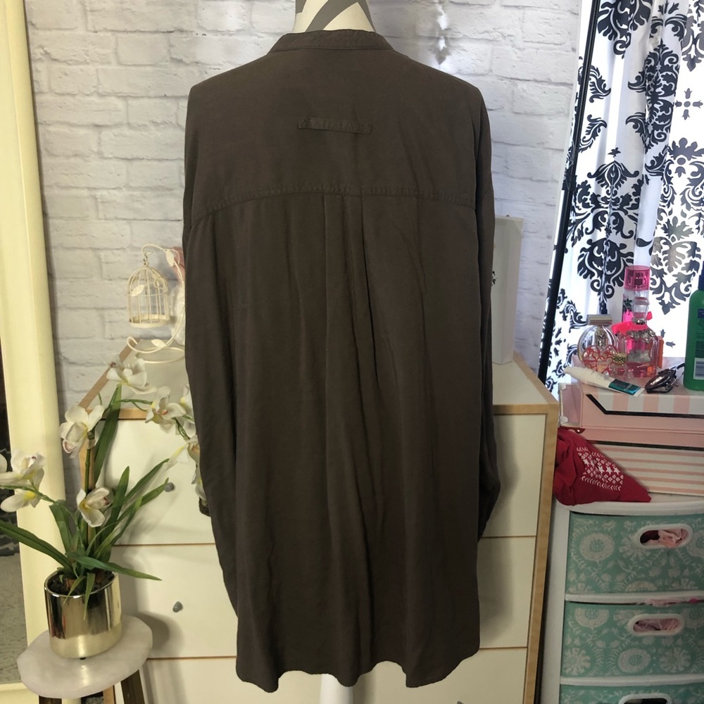 Button Up Top - image 3